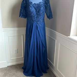 NWOT** Navy Blue 18W formal lace bodice dress.